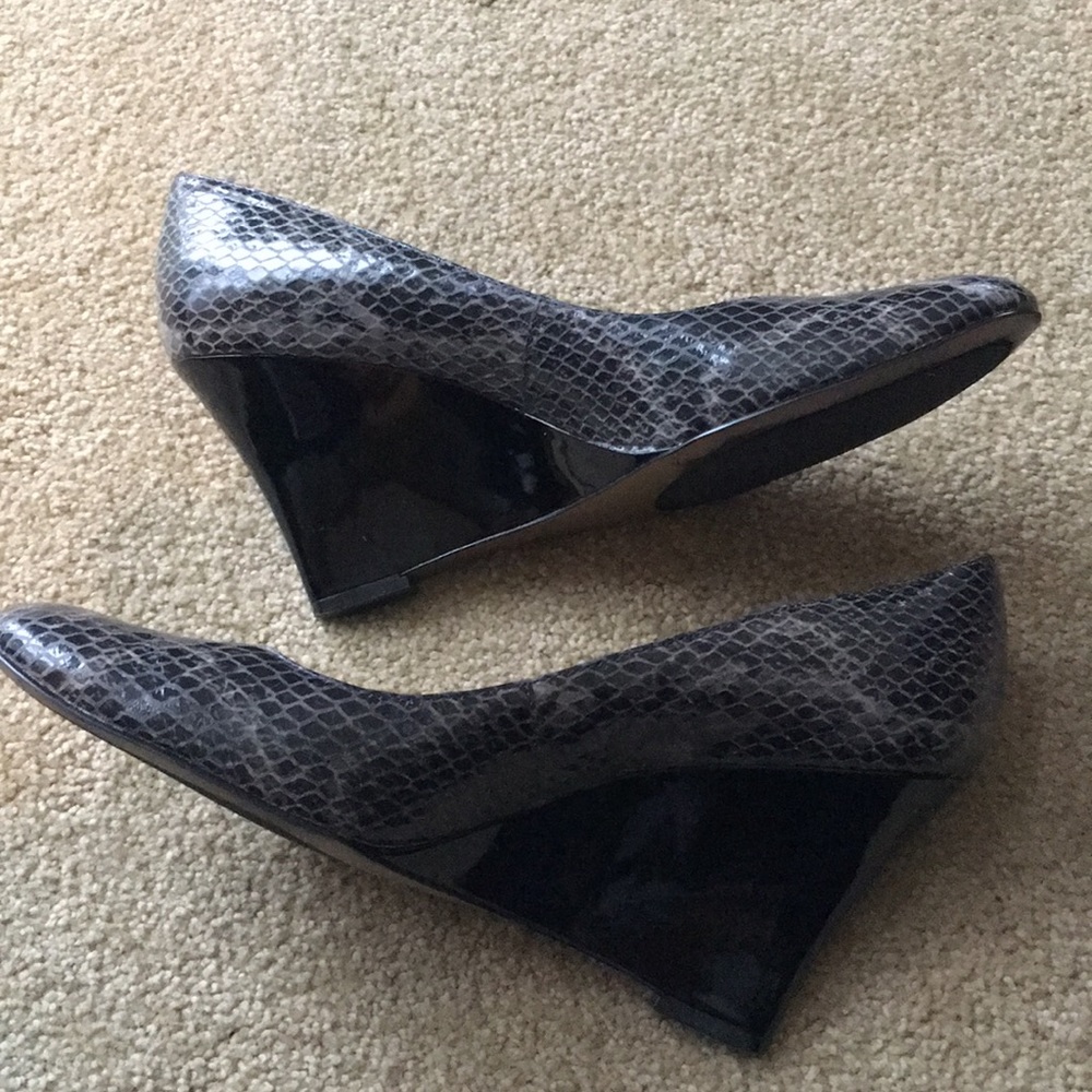 Gray snakeskin wedge shoes